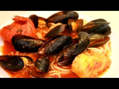 Видео рецепт Морепродукты в томатном соусе