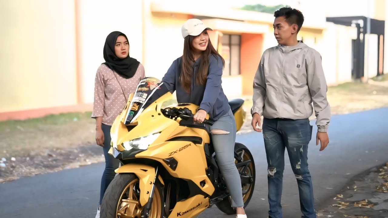 BOS MUDA DITANTANG DUET BALAPAN OLEH DIMAS PERTARUHKAN KEKASIHNYA, Cewek belajar naik motor Ninja