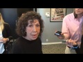 Lily Tomlin chats on the "Grace and Frankie" red carpet for the 2nd season premiere