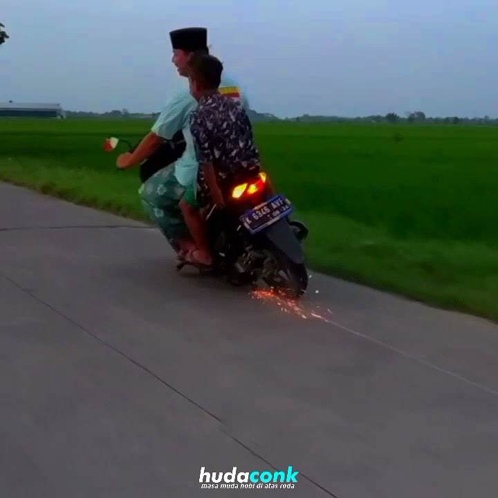 Sam Fauzi oleng pakai motor sampai gasruk