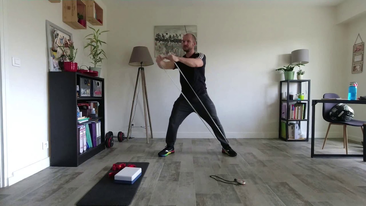 Gym senior - Gym spéciale renforcement du dos avec un élastique