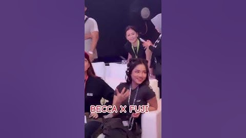 Thumbnail of Fuji Tampak Akrab Dengan Rebecca Klopper