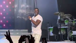 Akon - Smack That - (Live) - The Super Fan Tour!