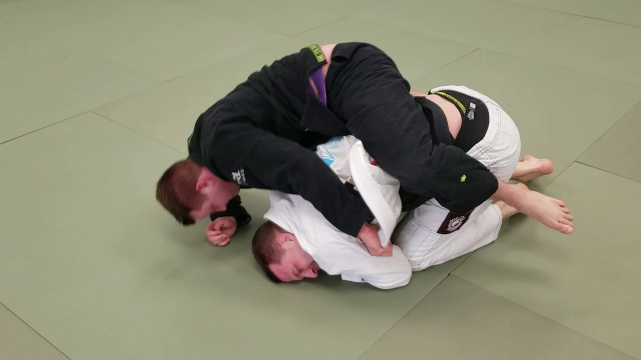 BJJ black belt vs. BJJ purple belt. YouTube