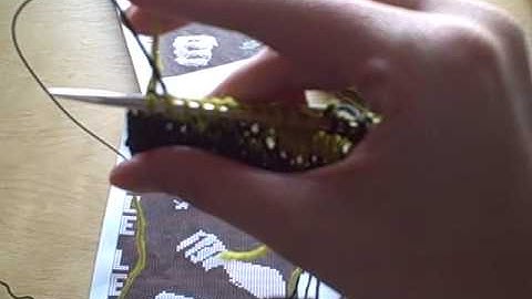 Twisting yarns for intarsia knitting