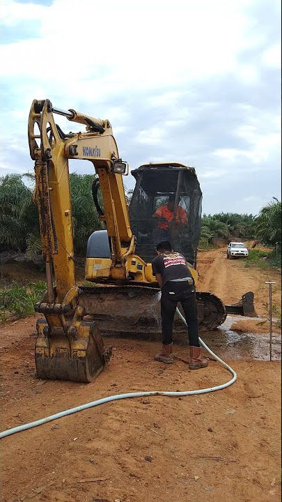 Cuci Track PC45 Komatsu Biar Kinclong 😀