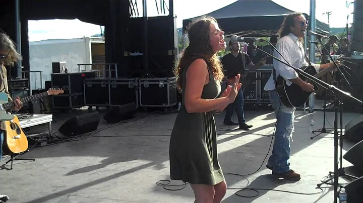 Tony Lee Thomas with Jenny Porter performing "Mile...