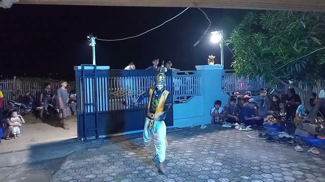 PERTUNJUKAN SENI WAYANG WONG