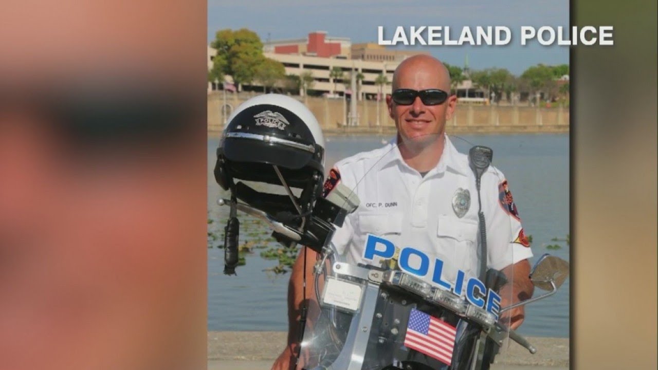 Lakeland motorcycle officer dies in crash - YouTube