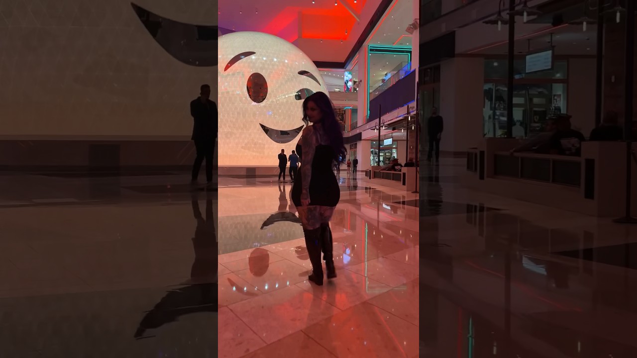 If you saw me would you say hi?? 💜🖤 #lasvegas #tattooedgirls #shortscreator