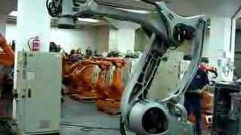 KUKA KR180PA palletiser industrial robots at www.eurobots.net - used robots