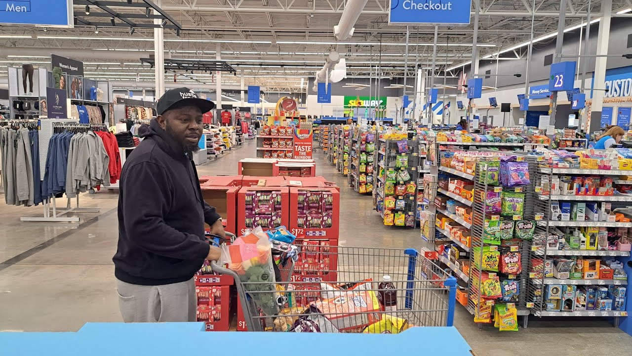 SHOPPING IN WALMART WITH HUBBY| VLOGMAS DAY 2