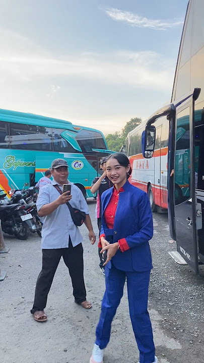 PRAMUGARI CANTIK BUS INDORENT KAK CACA #automobile #SHORT #BUSINDORENT