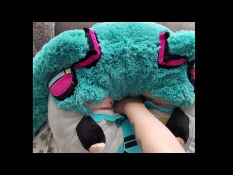 miku reads her