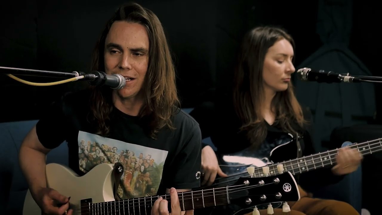 Assista a The Response - Where do you run to? - Live stripped back version no YouTube Assista a The Response - Where do you run to? - Live stripped back version no YouTube