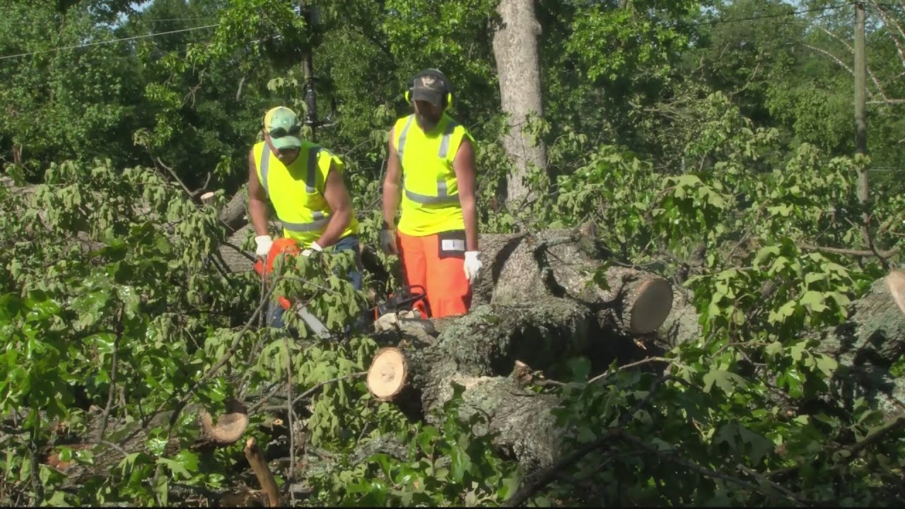 Monett, surrounding communities cleaning up after tornado - YouTube