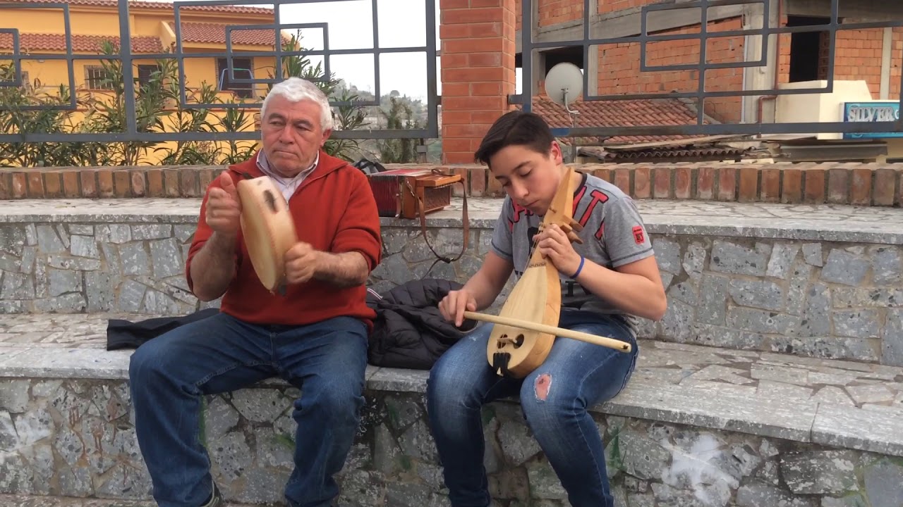 Suonata con lira calabrese - YouTube