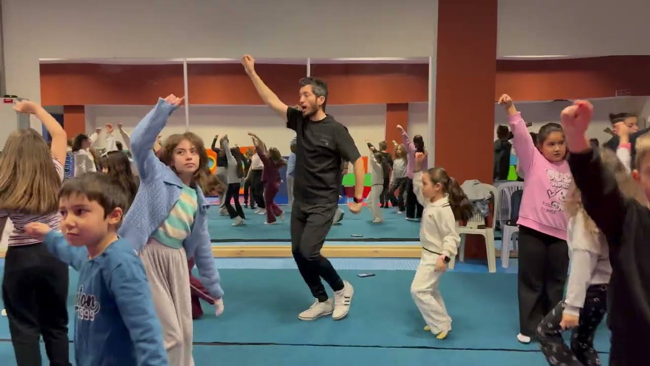 Edalı da modali yar aç izle çalış 23 Nisan gösterisi 