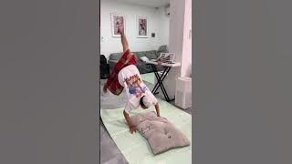 LEIKA DOING HANDSTAND WITH TOMPEL AND WATCHED BY LEIKA'S DAD ๐ฑ #leika #viral #shorts #funny #kids