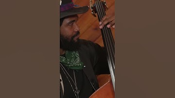 Russell Hall plays Randy Hunt’s bass with Pirastro Perpetual strings. Dream team! 🙌