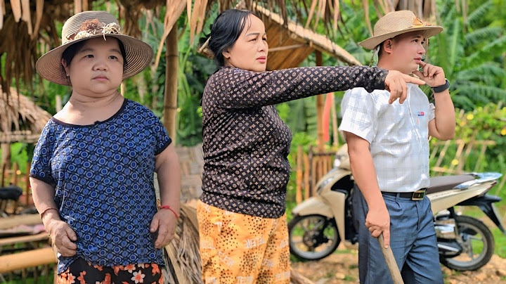 Thu's friend came to visit. Her ex-mother-in-law tricked him into helping her garden.