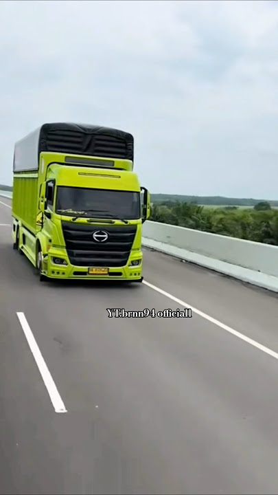 Truk hino viral #truk #trukvirall #trukoleng #uerotruk #hino #hino500 #shorts #short #fyp #viral