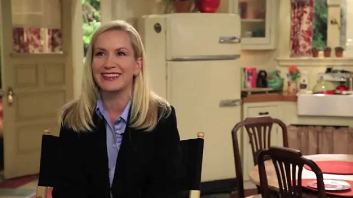 Angela Kinsey Interview on the set of Hot in Cleve...