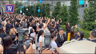 100 belon berwarna biru dan putih simbolik doa serta restu untuk perjalanan akhir mangsa tikam