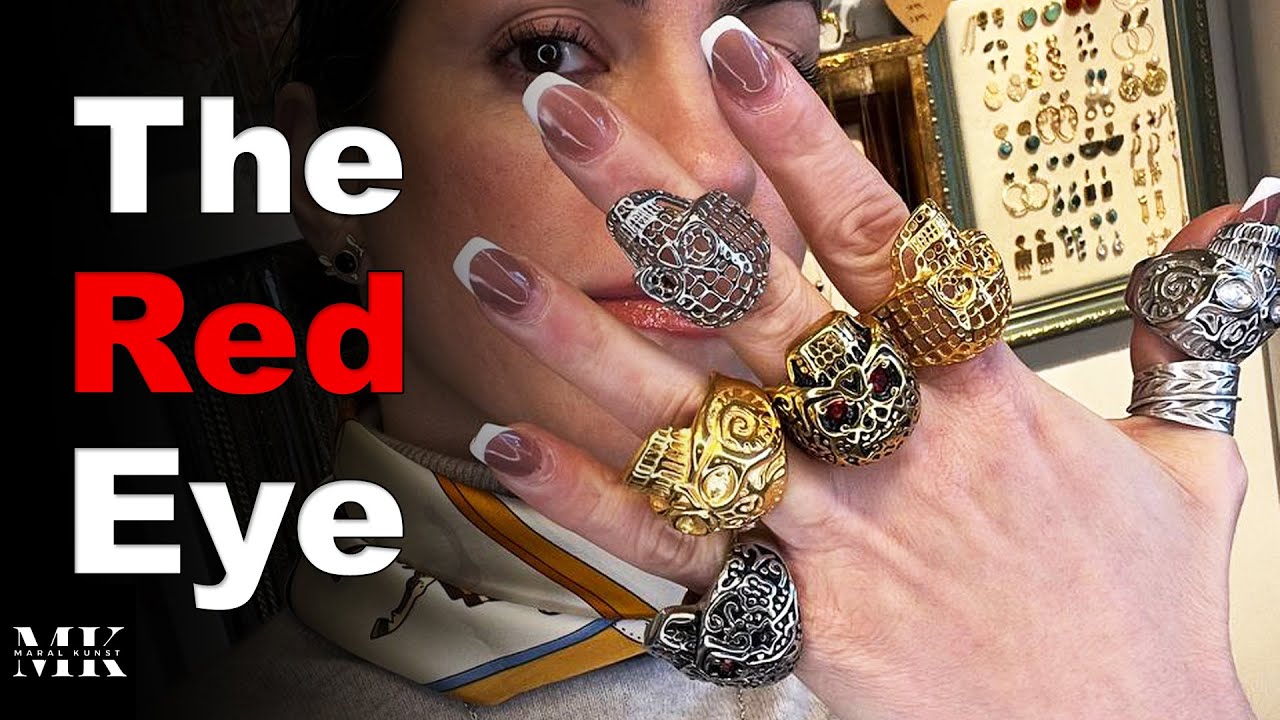 Stainless steel and gold-plated Skull ring for those who are different || jewelry collection