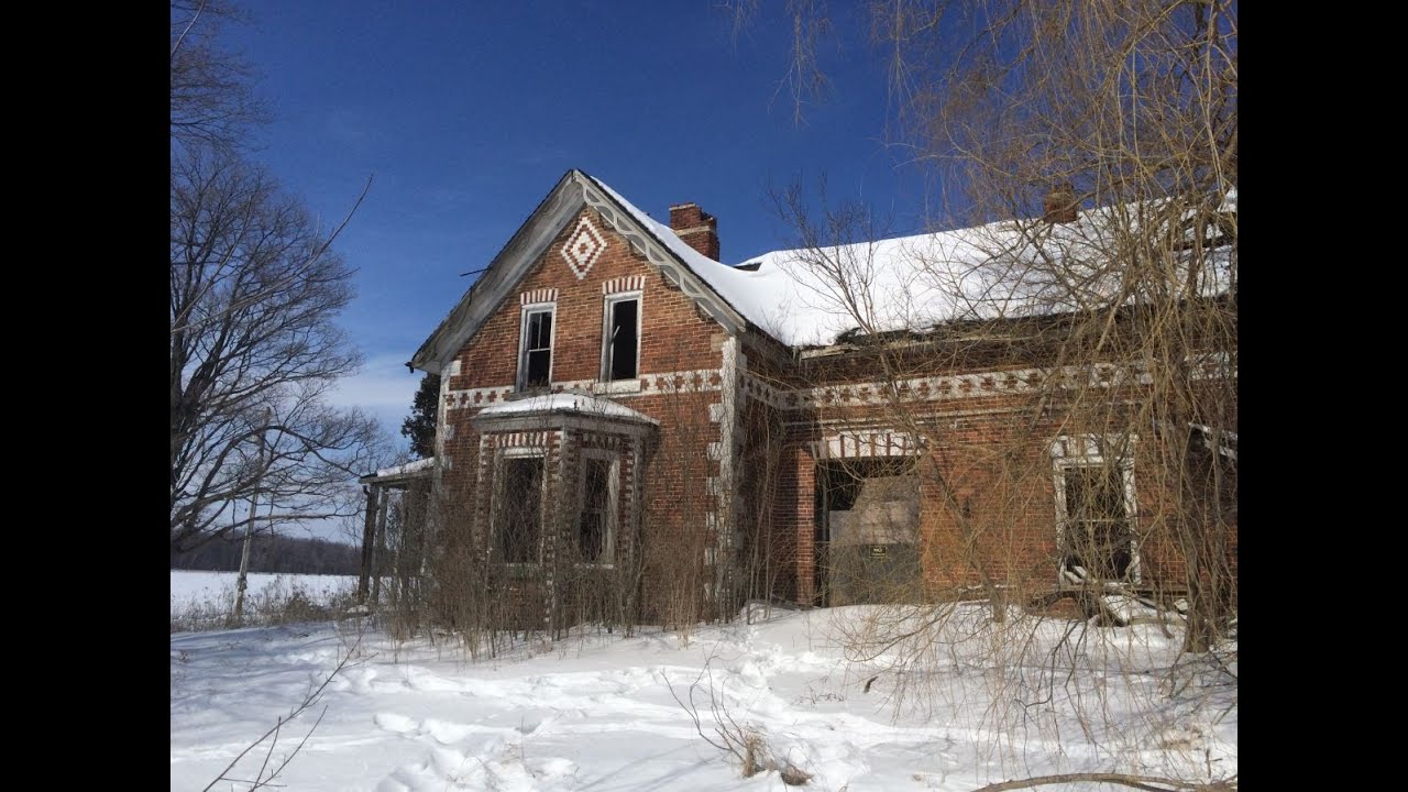 Exploring a Dangerous Abandoned House in Simcoe County