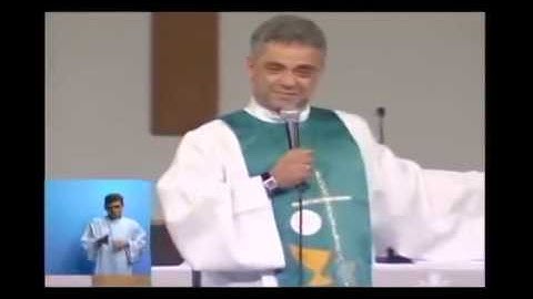 Padre Léo (Sofá novo)