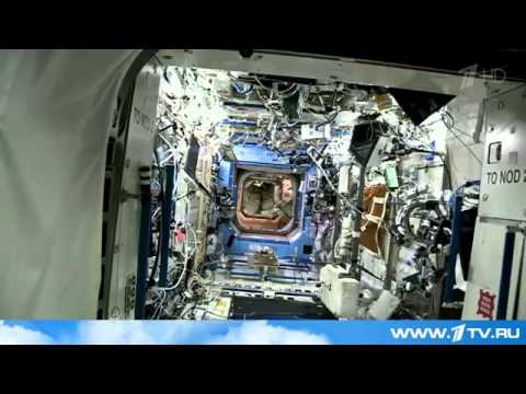 Астронавтам НАСА, которые работают на МКС, сегодня пришлось перебраться в российские модули   Первый