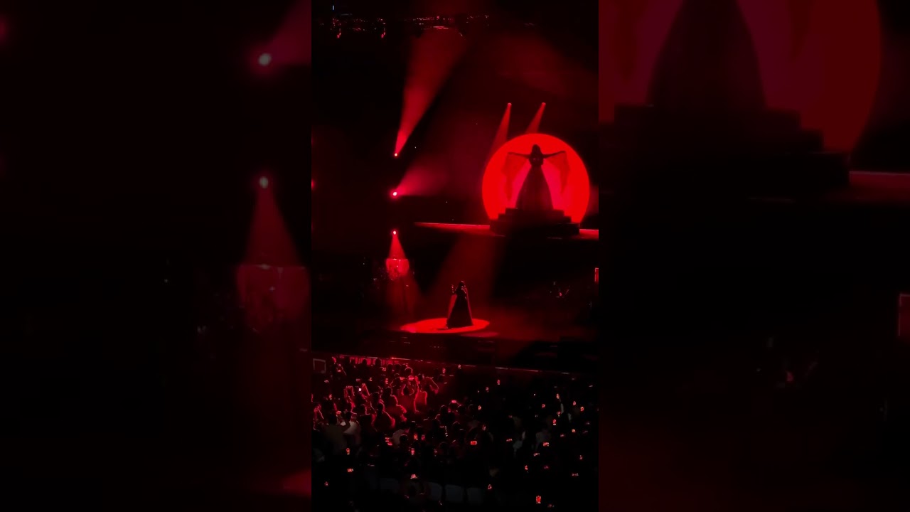Shreya Ghoshal’s Grand Entrance in Melbourne Concert | All Hearts Tour 2024 | Sun Raha Hai Na Live