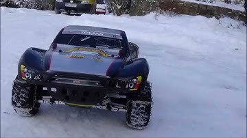 TRAXXAS Slash 4x4 snow chains test (part 1/2)