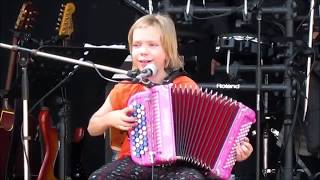 JOLIE POUPÉE RUSSE, final - Lesterps festival - Madlyn music - Child accordion - Casatchok