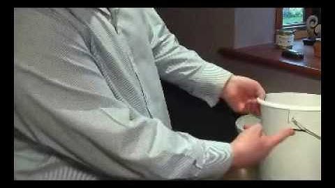 Making Wine With The Kenridge Classic Intro Kit Part 2 from TheThriftyShopper.co.uk