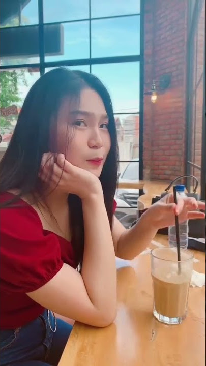Video Mentahan Halu Nongkrong Di cafe sama cewek cantik. Buat manasin mantan. STORY HALU