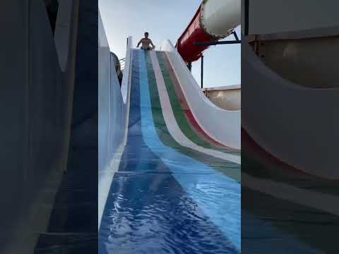 والله فله مسبح البحر مراجيح