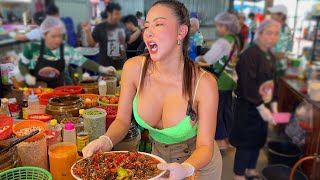 FAMOUS Lady Chef Cooks REAL Thai Street Food
