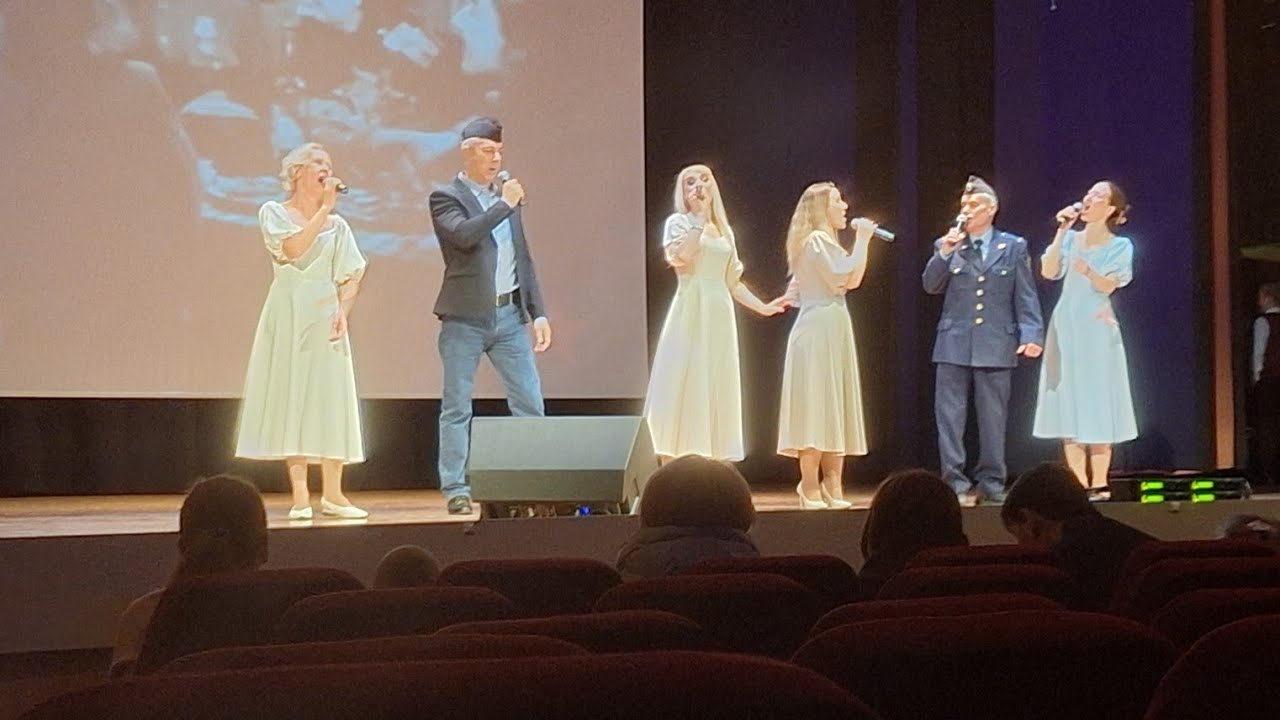 "Пора в путь-дорогу", песня из кинофильма "Небесный тихоход", вокальный ...