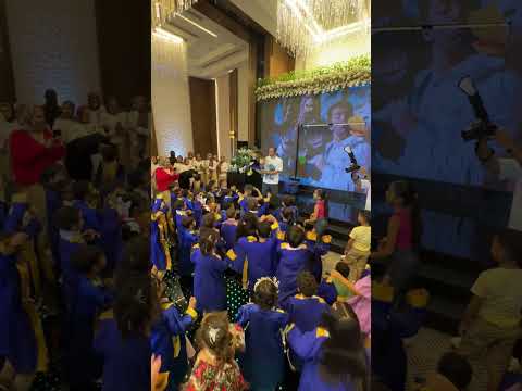 الحلوين بيلعبوا ويرقصوا مع بطوطه في الحفله الجميله