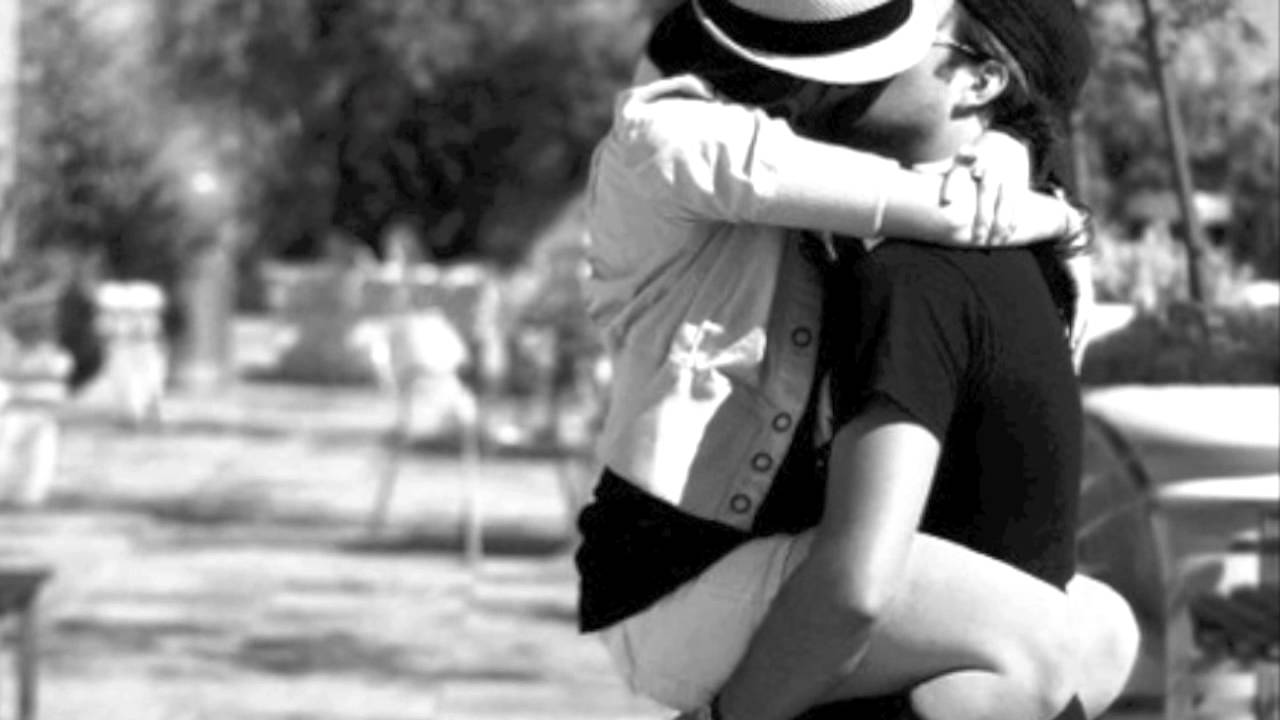 ¡Cállate y bésame!