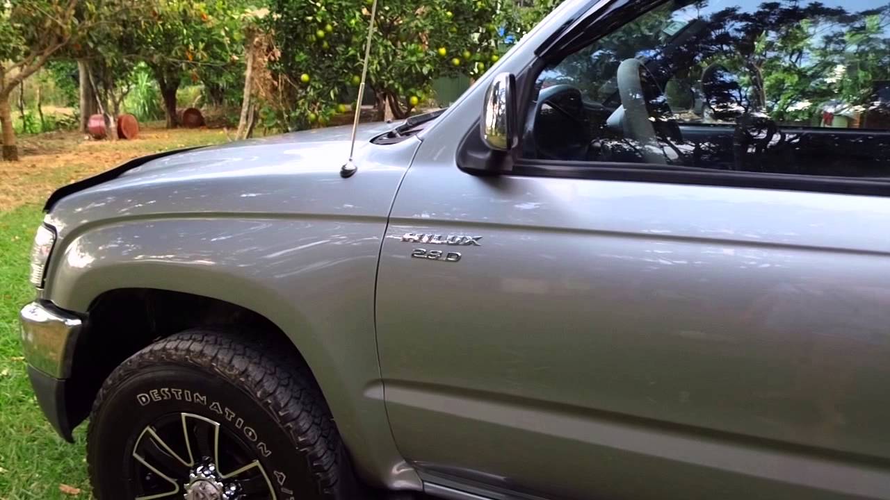 TOYOTA HILUX DLX 2004 MANAUAL 4X4 2.8 DIESEL