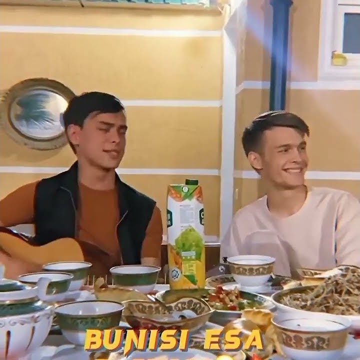 Er ozining shahvoniy xotinini sorishini va eng yaxshi dostini sikishini tomosha qiladi