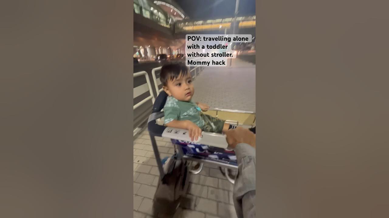 POV travelling alone with a toddler without stroller. mommylife hack baby babyshorts 