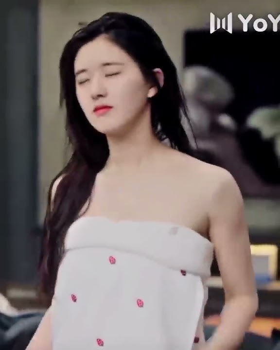 OMG✨😯HE SAW HER WITH A BATH TOWEL 🙈🥰💞||CRAZY GIRL😜🤣 ZHAO LUSI ❤️🥰||#shorts #crazy #cdrama ||