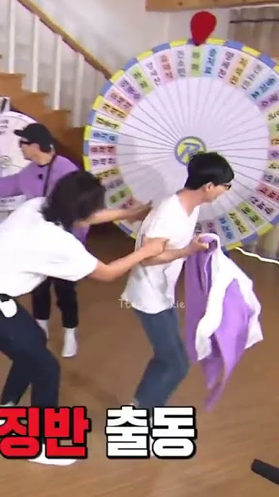 jaesuk scream when he saw Jihyo in changing room 🤭 #jihyo #spartace #jaesuk