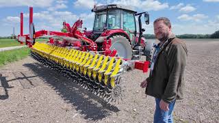 Franz erklärt die Rollhacke (RC) von APV für effiziente mechanische Beikrautregulierung in Soja