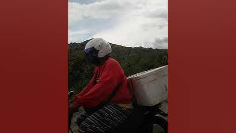 Jalan menuju objek Wisata Batu Gunung Riam Kanan