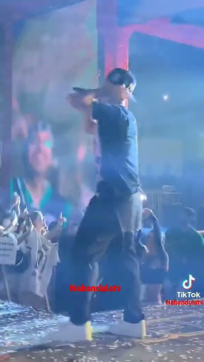 VEIGH show ao vivo cantando “Novo balanço” essa dancinha do Veigh😂😂#veigh #michaeljackson #veighno